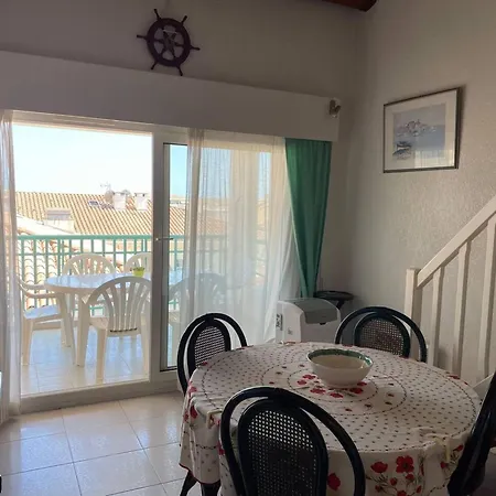 D'une Chambre A A 990 M De La Plage Avec Terrasse *