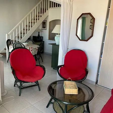 Διαμέρισμα D'une Chambre A A 990 M De La Plage Avec Terrasse Fréjus