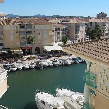 Διαμέρισμα D'une Chambre A A 990 M De La Plage Avec Terrasse Fréjus